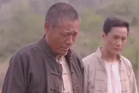 老农民：百姓生活越来越好，粮食丰收心里乐开花，干活都脸带笑了视频封面