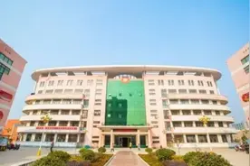 网传河南驻马店一学生捅伤老师后跳楼？官方：师生均无生命危险视频封面