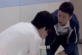 产妇医院生孩子，奶奶和外婆开口一句话，立马能分清身份视频封面