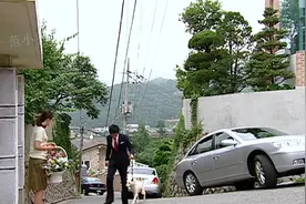 男人第一次上门就给守寡多年的丈母娘牵了一条母狗，原因简直笑喷视频封面