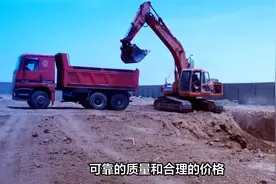 美国一位大爷购买中国挖掘机运回国，没想到拆开后居然感动落泪!视频封面