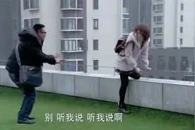 影视：美女公交上被偷手机，男友巧施妙招就找回，连警察都服了