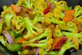 在家做干锅菜花，不要焯水也别油炸，教你一招，连挑食孩子也爱吃