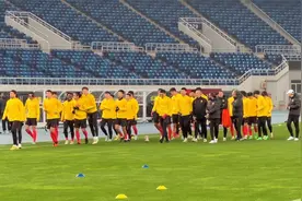 第一视角——国足vs新加坡赛前热身训练视频封面