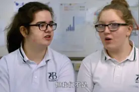 英国学生换上中式校服，才穿几分钟时间，学生就顶不住了