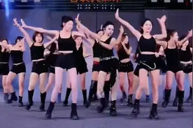 4月22日木森大舞台开场，大制作，开场就是红豆带领女团热辣舞蹈