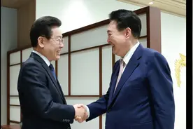 尹锡悦上台后首次与李在明会面 双方各说各话难有“公约数”视频封面