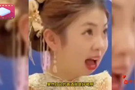 新娘婚礼上豪爽敬酒，表情太可爱了，终于炫上自己酒席了视频封面