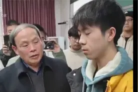 武汉一高校教授回应课堂催眠学生做人桥实验 ：是科学 对人体无害视频封面
