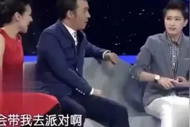 19岁女儿称49岁妈妈太美像姐姐，妈妈惊艳上场！