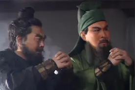 张飞抢了吕布的马匹，迁怒吕布，吕布率兵亲临小沛城下视频封面