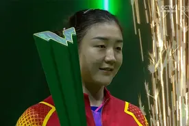 沙特大满贯女单颁奖仪式 陈梦时隔两年再捧女单冠军奖杯视频封面