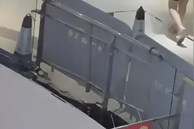 娄底一家商场内有人员坠楼？街道办：系一名女子，已不幸身亡视频封面