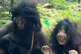 女生在一景区扮“野人”上班网友：这是最适合我的工作视频封面