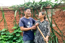 儿子问老妈：眼睛看不见了怎么办？母亲一句回答感动无数人！视频封面