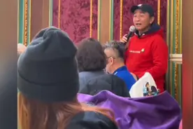 《综艺玩很大》吴宗宪团队在上海的酒店聚餐，一边吃一边演节目。视频封面