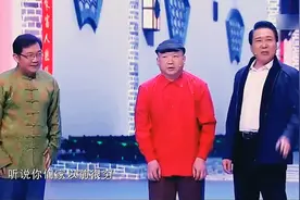 小品：看见领导摇头摆尾，一脸谄媚，大兵把溜须拍马演的出神入化视频封面