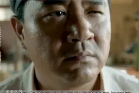 新中国解放了，汉奸害怕自己身份暴露，竟连夜刺杀证人影视剧视频封面