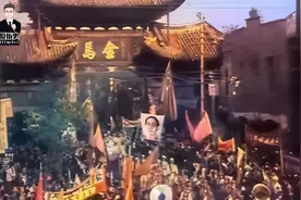 昆明解放盛大入城式，三十万群众夹道欢迎！视频封面