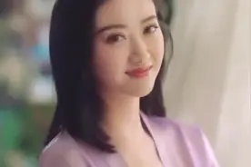 景甜内衣广告引争议 网友直呼太性感