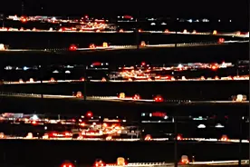 铁甲轰鸣、车轮滚滚！我军特种车辆长途运输震撼画面曝光视频封面