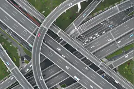 浙江省发改委：推动杭州市有序取消小客车限行限牌等政策视频封面