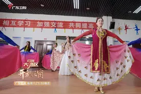 一件新疆传统民族服饰，竟然藏了那么多细节！