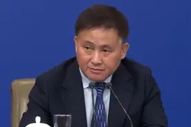 中国人民银行行长：今年将择机降准降息视频封面