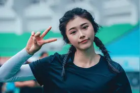 揭秘四川美女吴艳妮！和妈妈处成闺蜜，大方承认整容，偶像是刘翔视频封面