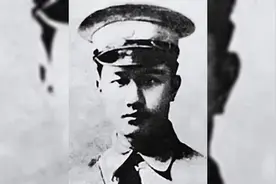 他与朱毛、彭德怀并列井冈山四大巨头，如若不死，将是第三元帅！视频封面