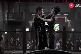 黑老大的女人看上燕双鹰，黑老大想教训他，燕双鹰反击霸气视频封面