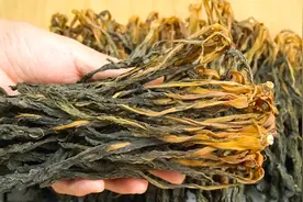 家里吃不完的小白菜做成梅干菜，传统制作简单易学，味道纯易保存视频封面