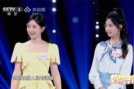 网上爆火的机器人居然是真人，一招一式满是机械感，难以置信视频封面