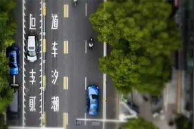 节假日堵堵堵！高速公路设置潮汐车道作用大吗？视频封面