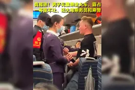 真嚣张！男子无票乘坐火车，霸占一等座不让，还大骂乘务员和乘警