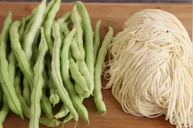 焖面还是豆角的好吃，教你正确做法，不粘不坨筋道入味，简单好吃视频封面