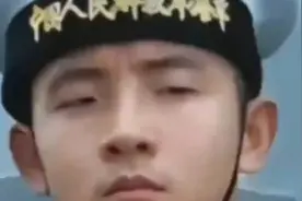 “军人的眼神，尽显蔑视与杀气，帅到炸裂！”视频封面