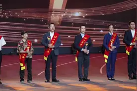 晶视频 | 第二十一届深圳关爱行动十佳爱心人物陈镇文获奖感言视频封面