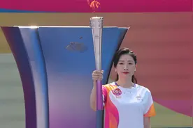 "薪火"相传!杭州亚运会火炬线下传递开始 罗雪娟担任第一棒火炬手视频封面