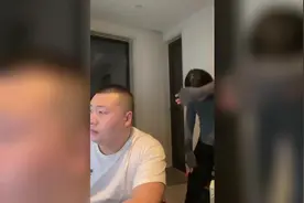 个百年不遇的爆笑瞬间，妹子在男友面前跳舞，怎料男视频封面