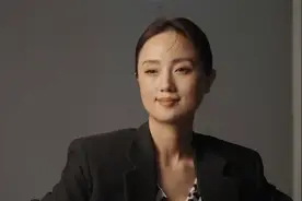朱媛媛疑4月采访曝光，状态看不出是个病号，对镜梳妆像提前告别视频封面