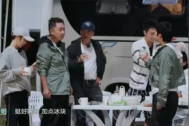 千万别让于谦吴京碰一块！两人找个由头就要喝酒，酒瘾太大了！视频封面