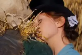 好可怕！一个小女孩能疯狂到什么程度？#电影解说 #恐怖视频封面