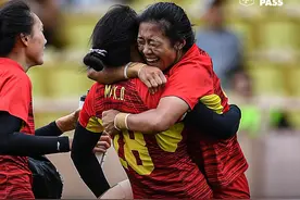 看外媒的海报,比国内官媒上心得多,希望国内女子运动可以得到更多的资源和支持,未来越来越好 #橄榄球 
中国队克服重重困难，
以令人难以置信的逆转击败了英国队
加时赛中的疯狂达阵以19-15获胜