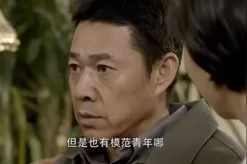 女儿谈恋爱和男友同居，爸爸直接破门而入，尴尬了！视频封面