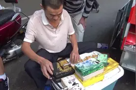 自己卷香烟，一盒烟的钱，能卷一条香烟。视频封面