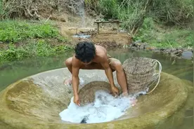 我勒个去！大表哥还真是个极品牛人，爬树摸鱼搞野炊样样都是绝活视频封面