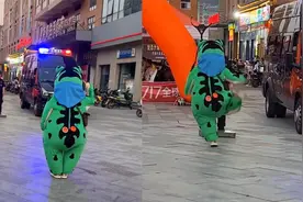 “青蛙”遇到警察疯狂敬礼，腿连环踢抡得快冒烟了，转身一刻破防视频封面