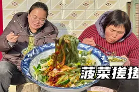 拔一些菠菜，做一碗手工菠菜搓搓,热油一泼我看饿了！视频封面