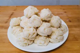 家常花卷好吃又好看的做法，过程简单手法详细，蓬松暄软一次成功